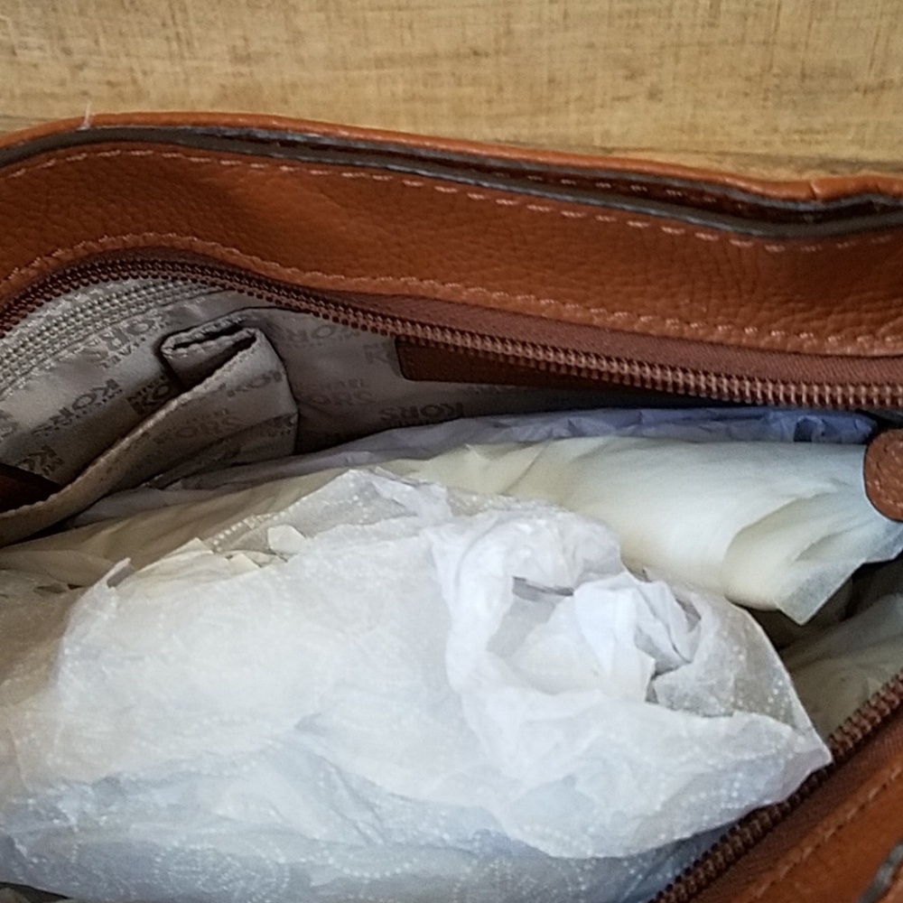 Michael Kors Crossbody - Picture 6 of 6